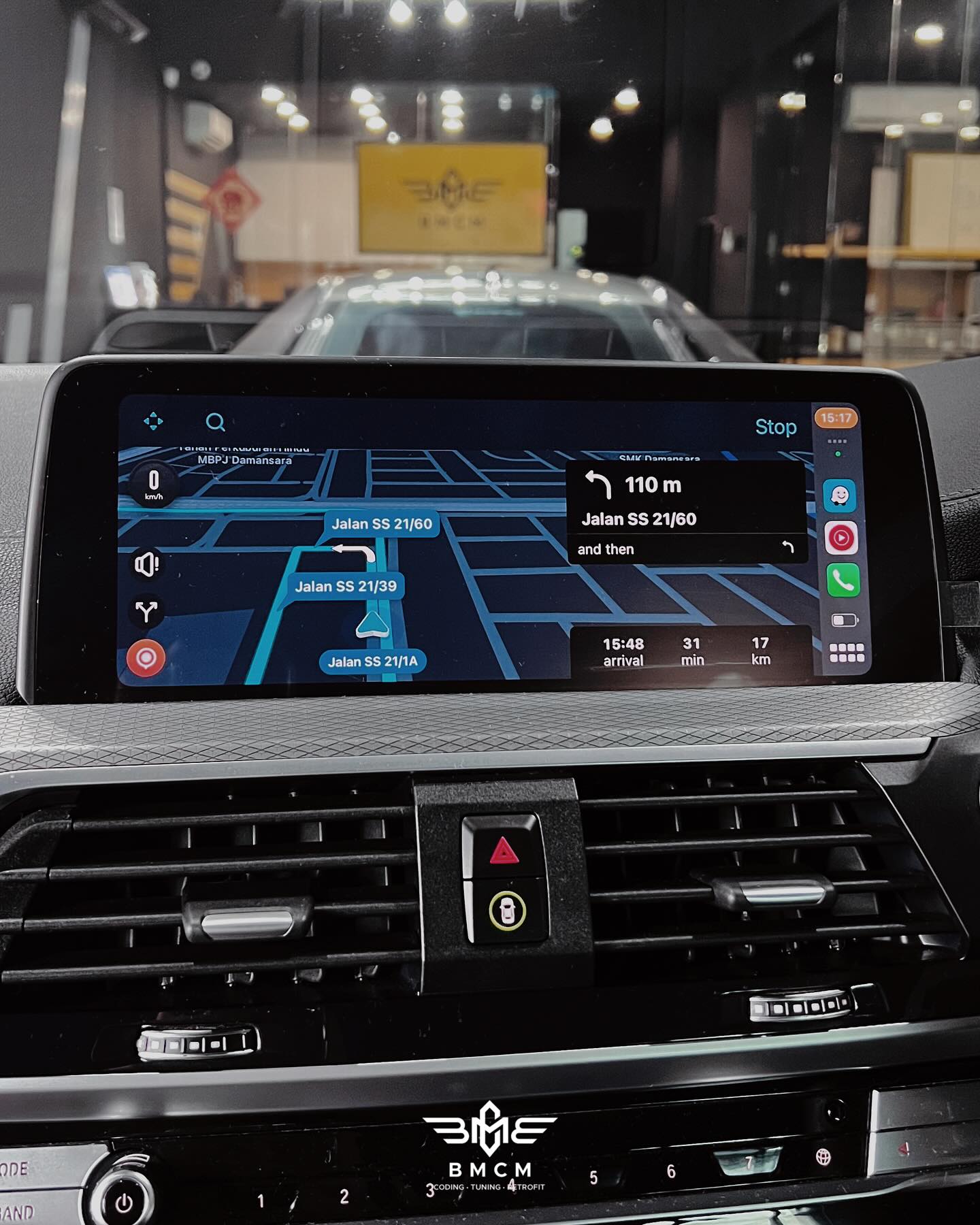 Smartphone Integration - Apple CarPlay & Android Auto (iDrive 7)
