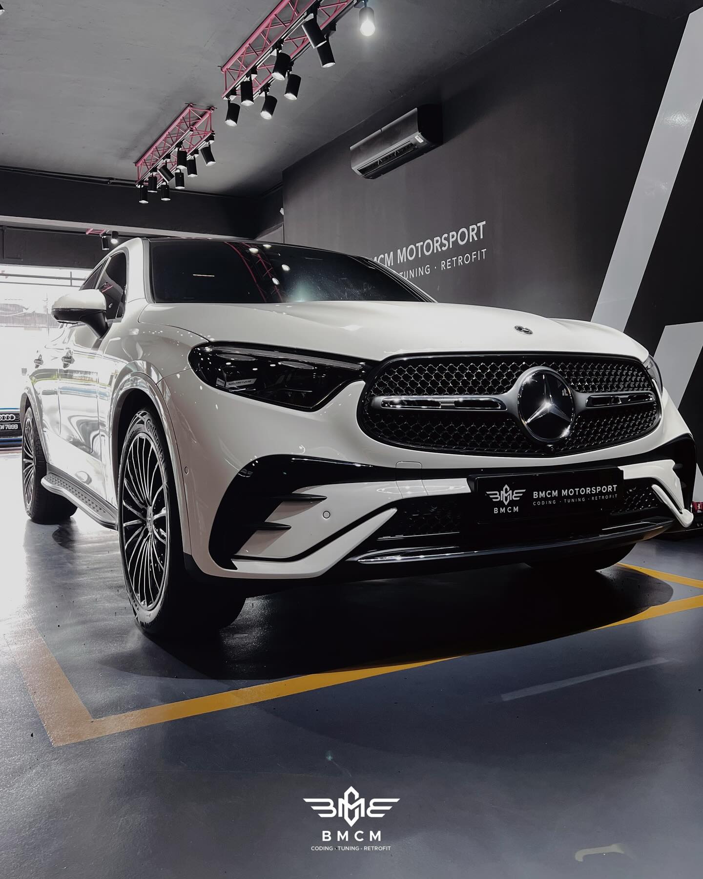 Mercedes Ambient Light Retrofit (64 Colors)